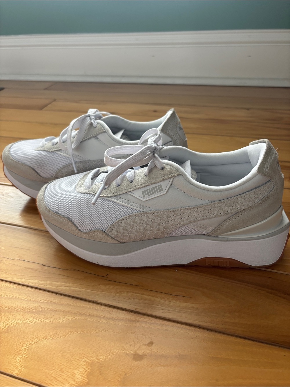 Puma Women's White and Beige Low-Top Platform Sneakers . Size 7.5